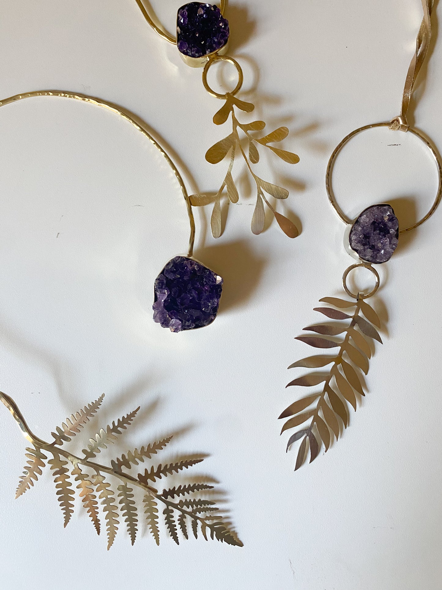 Colgante amatista drusa y hoja de acacia
