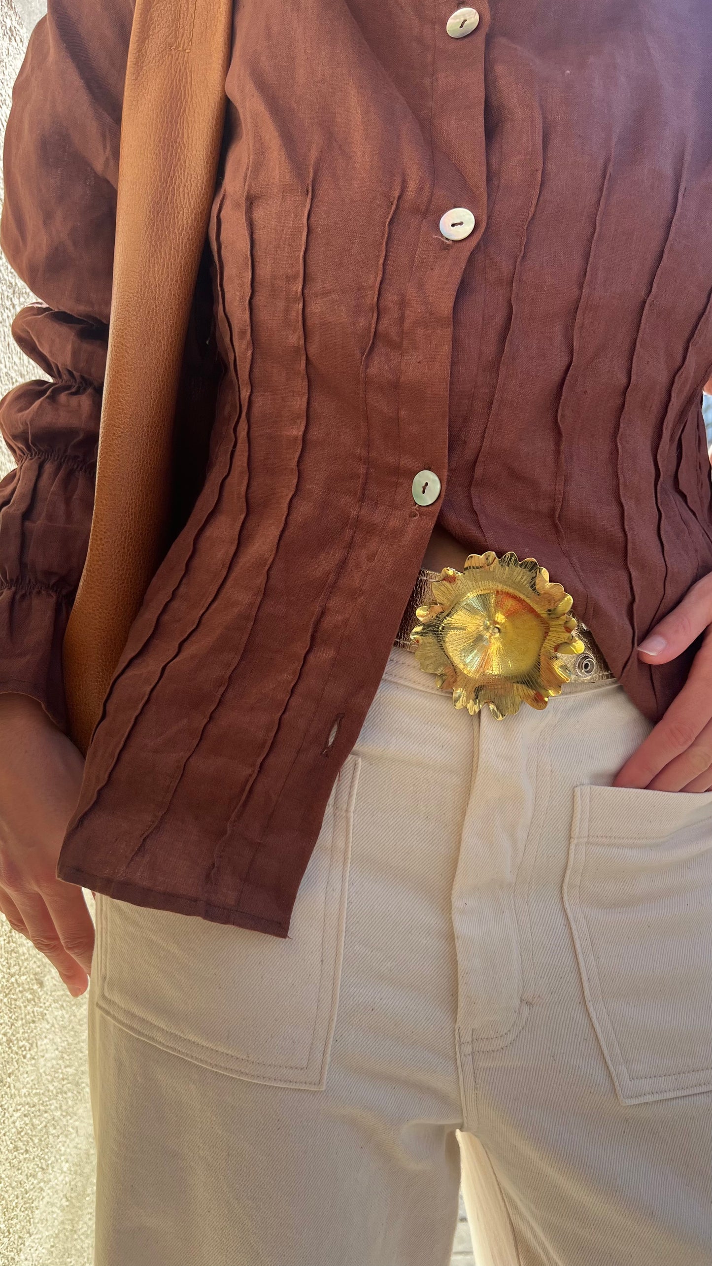 Cinto flor con textura bronce