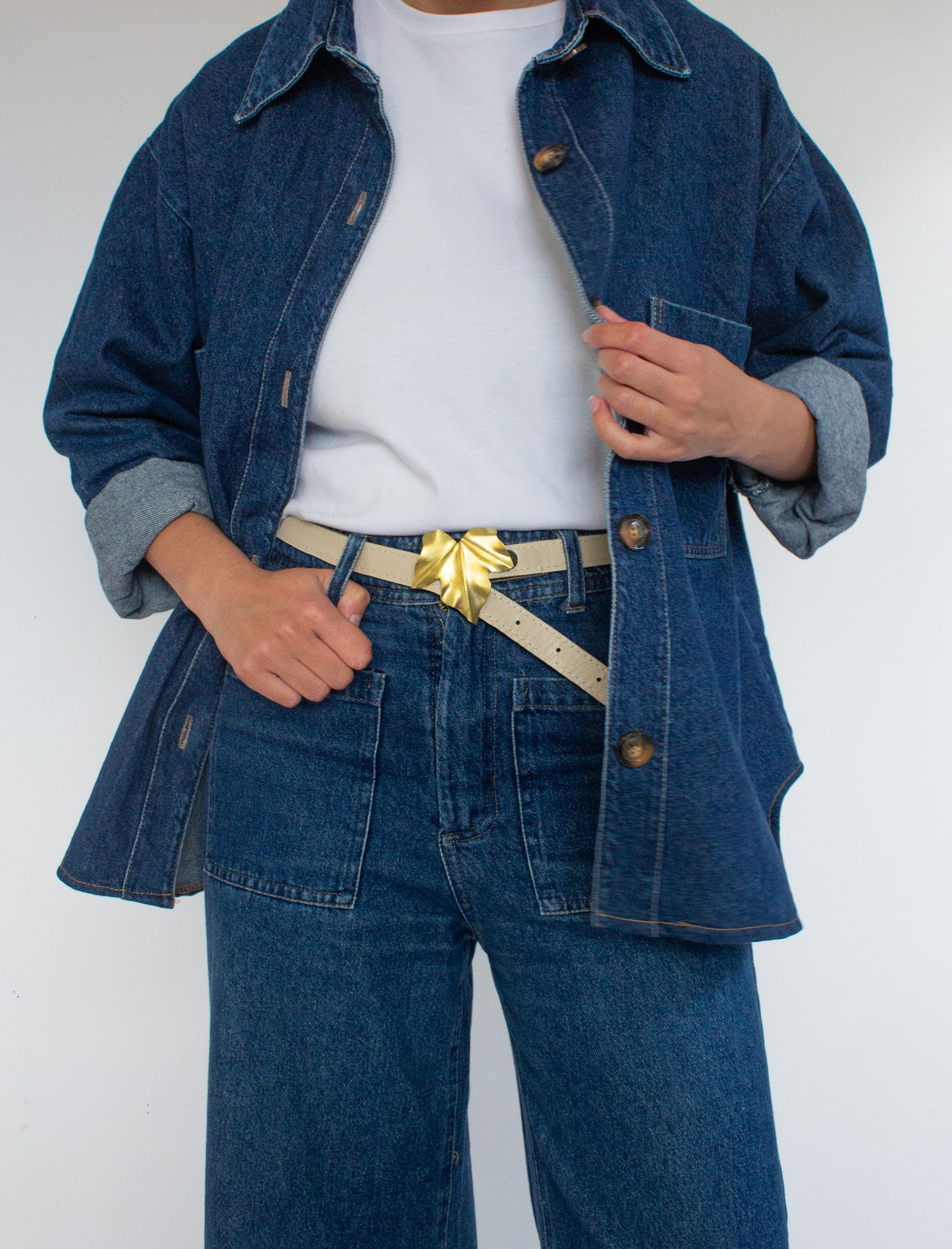 Cinto fino reversible 100% cuero y hebilla hojita