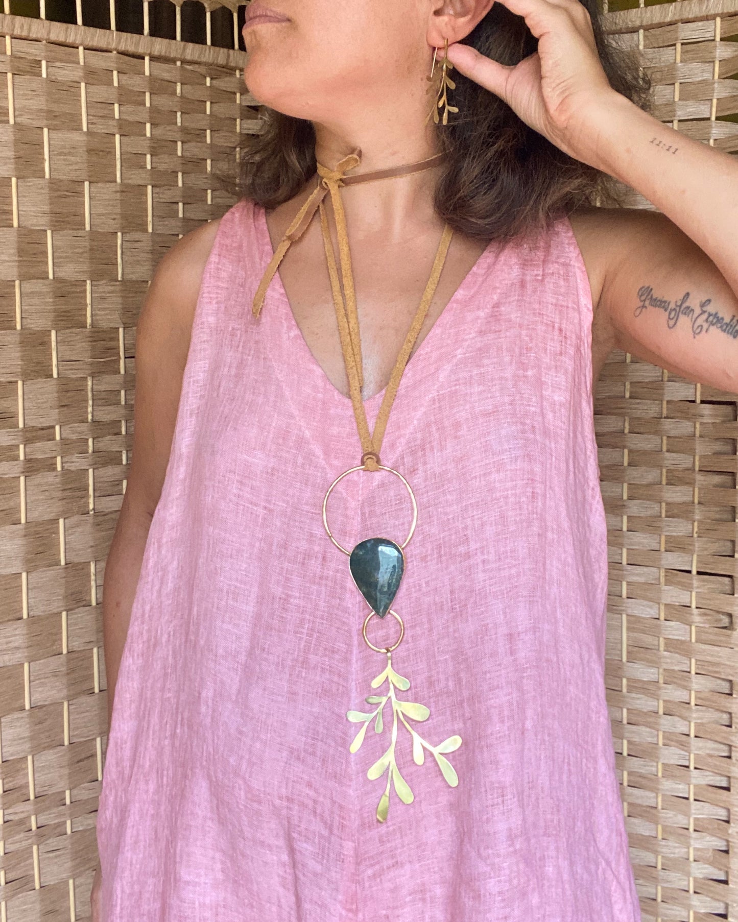 Colgante jaspe verde y hoja de ruda