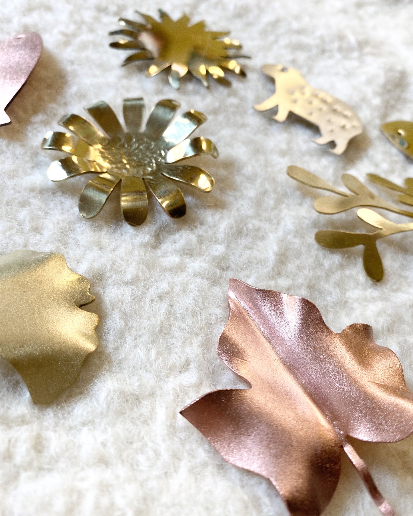 Prendedor- broche Carpincho en latón