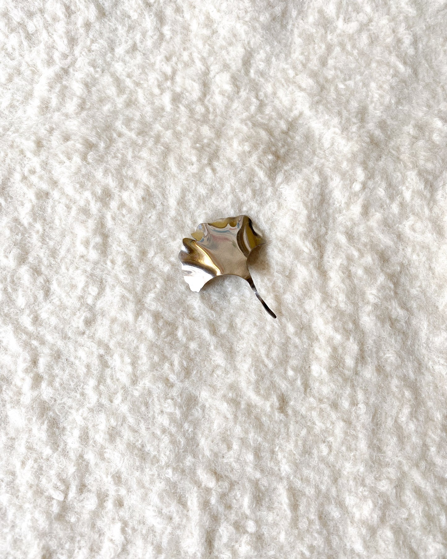 Prendedor- broche Gingko alpaca