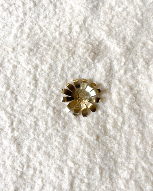 Prendedor- broche Margarita latón