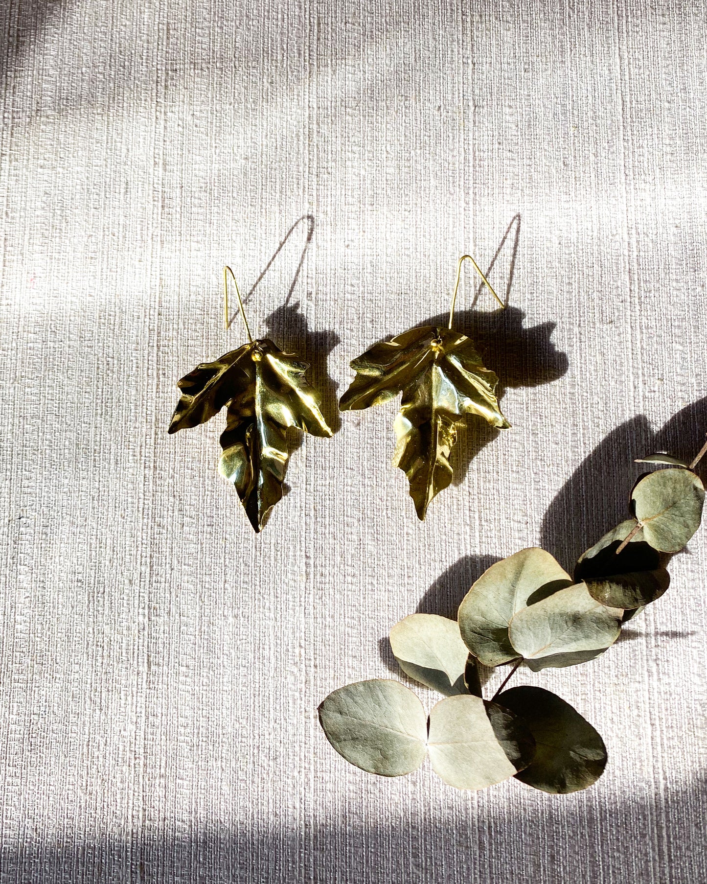 Ficus leaf caravans in brass