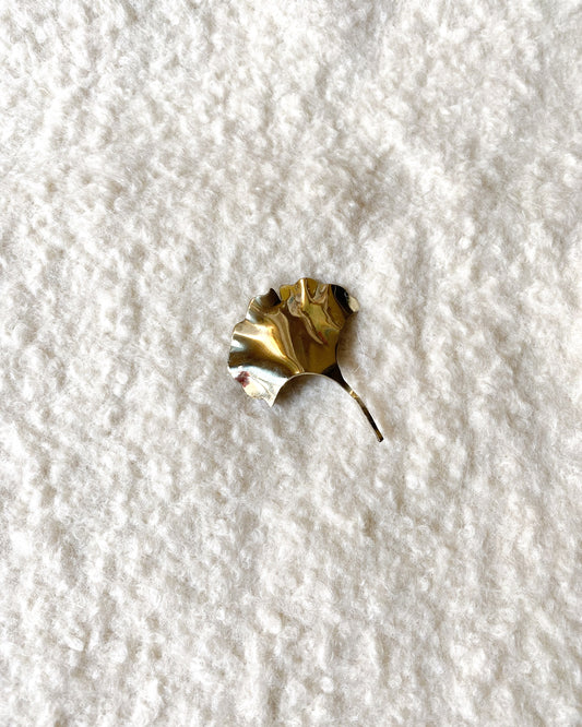 Prendedor- broche Gingko latón